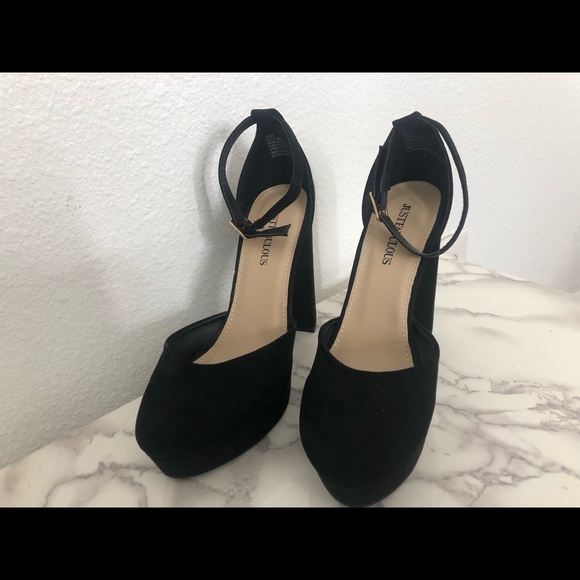 Black heels - Picture 2 of 5